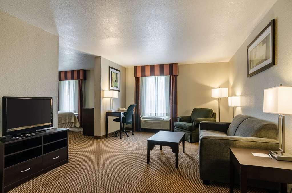 Quality Inn & Suites Winfield Room photo